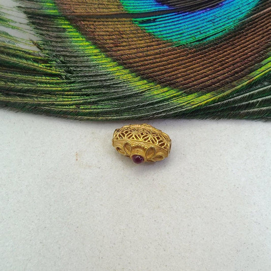 18 Karat Gold Oval Beads with Stone Inlay - 11x7.5 mm