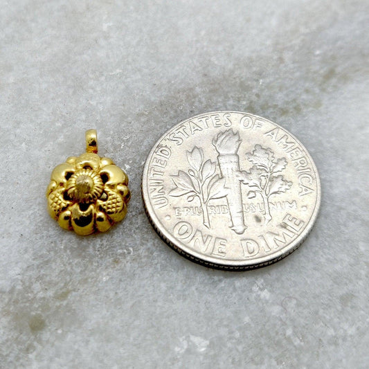 18k Solid Yellow Gold Floral Charm Pendant - Sar Gems
