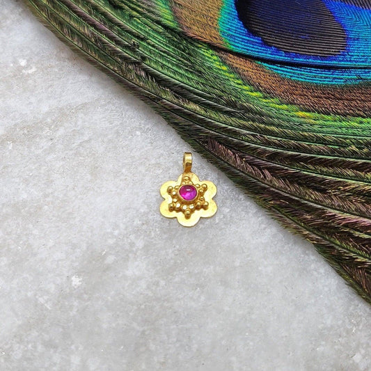 18k Gold Stone Studded Star Charm Jewelry 10mm - SAR Gems