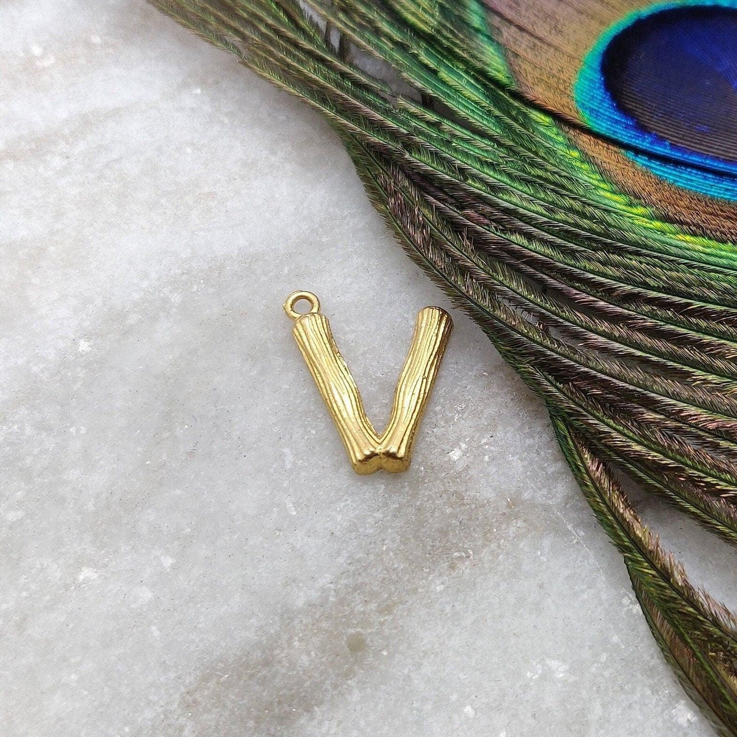 V 18 Carat Gold Initial Letter Pendant