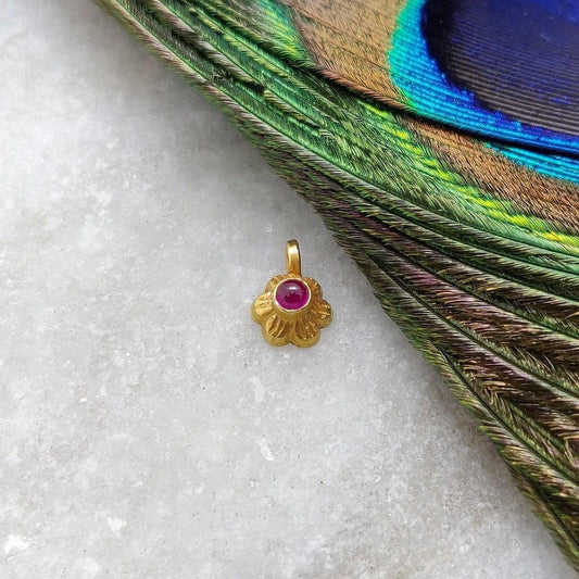 Luxe 18K Gold Flower Fancy Charm 7mm