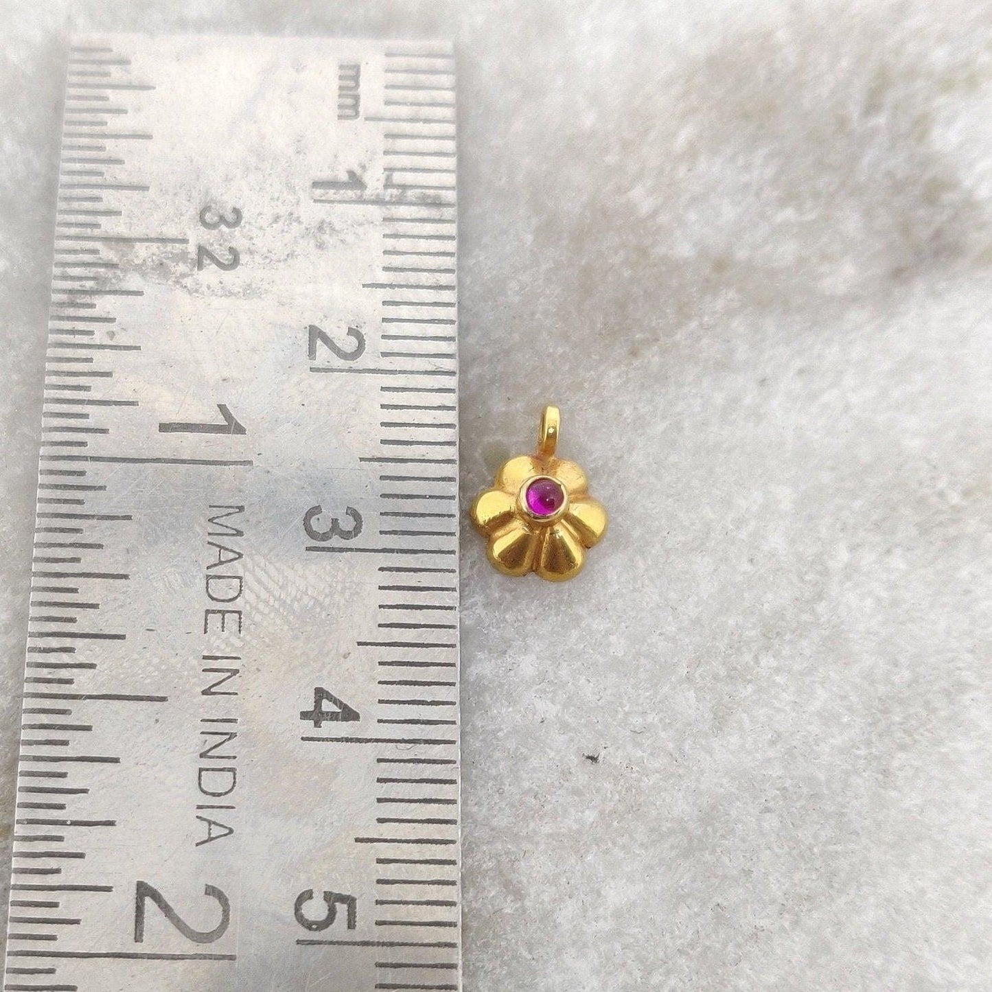 18k Solid Yellow Gold Floral Charm Pendant 9mm - Sar Gems