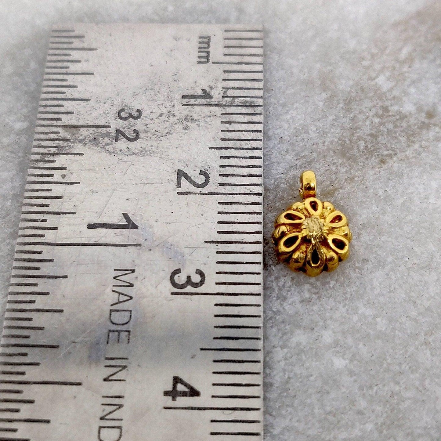 18k Solid Yellow Gold Floral Charm Pendant 7mm - Sar Gems
