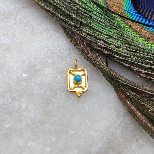 18k Yellow Gold Charm Pendant Studded With Stone
