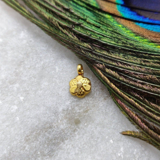 Luxe 18k Yellow Gold Dainty Flower Charms Pendent 6mm