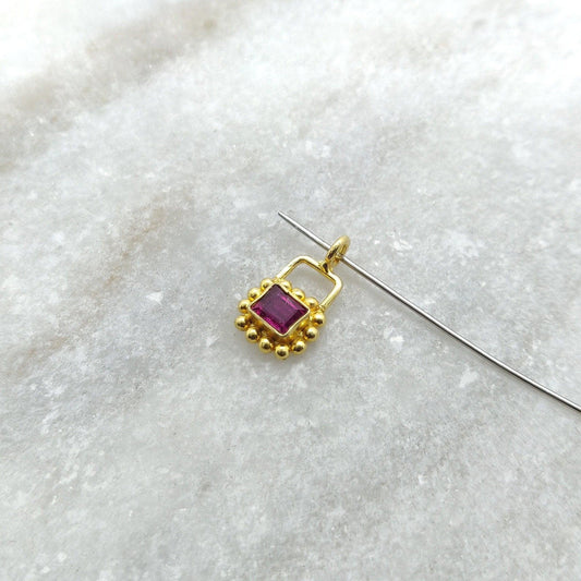 18k Solid Yellow Gold Charm Pendant 8x13mm - Sar Gems