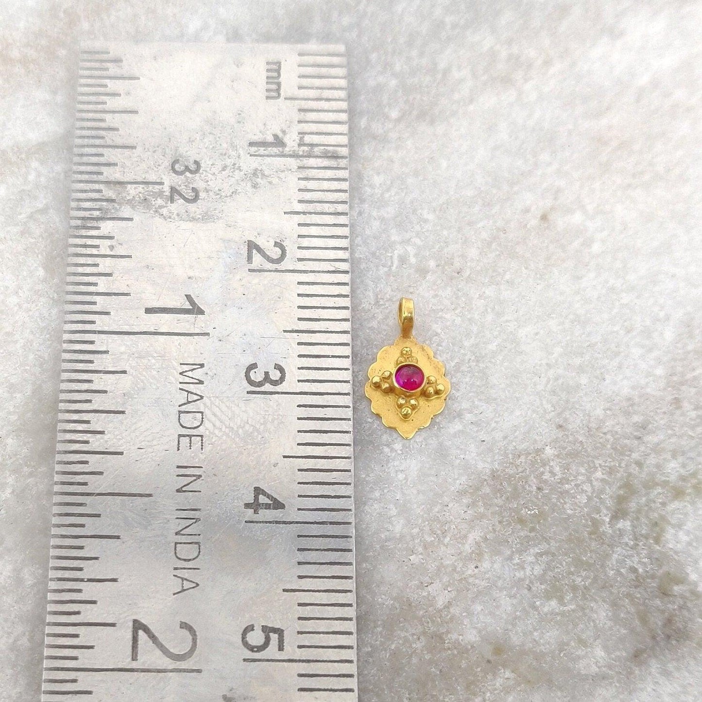 18k Solid Yellow Gold Fancy Oval Charm Pendant 6x11mm - Sar Gems