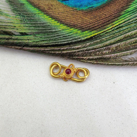 15X7mm 18 Carat Gold Ruby S Hook Clasp Lock