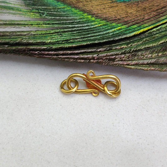 15X7mm 18 Carat Gold Ruby S Hook Clasp Lock - view 3