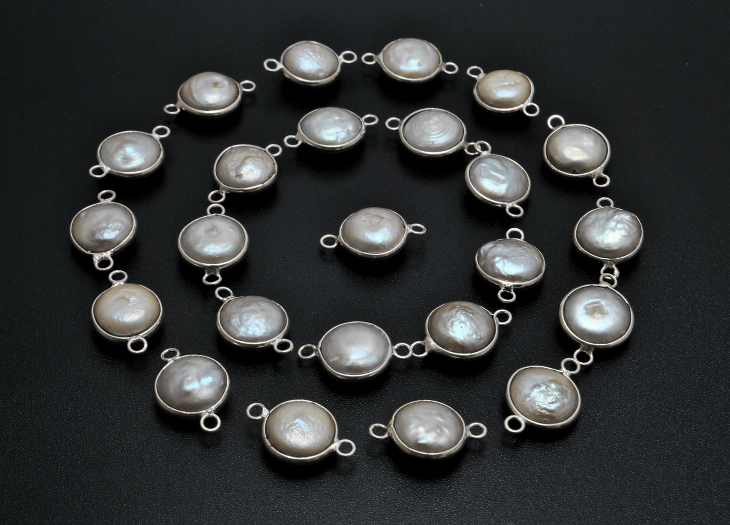 Pearl Round Double Bail Bezel Connector