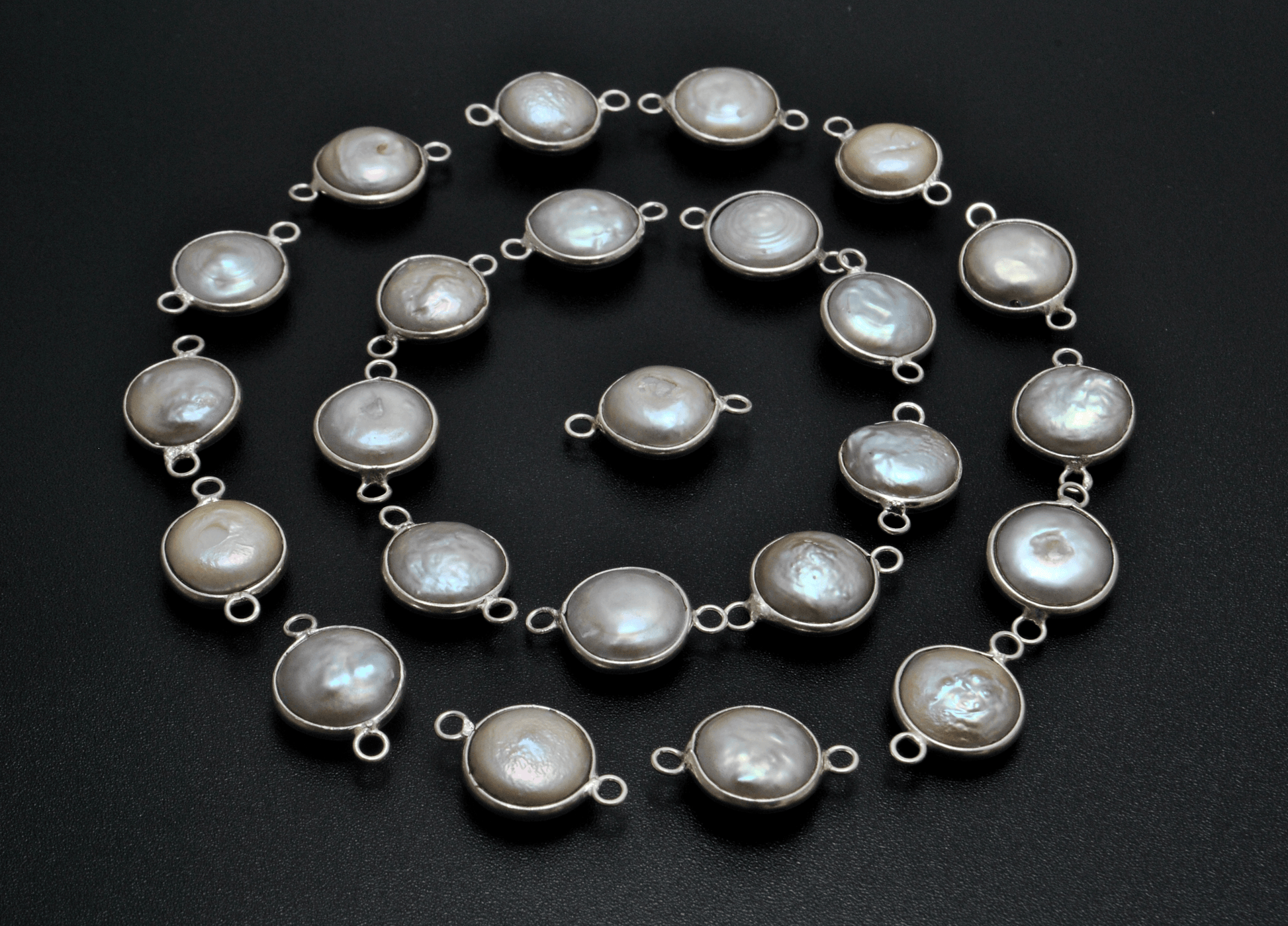 Pearl Round Double Bail Bezel Connector