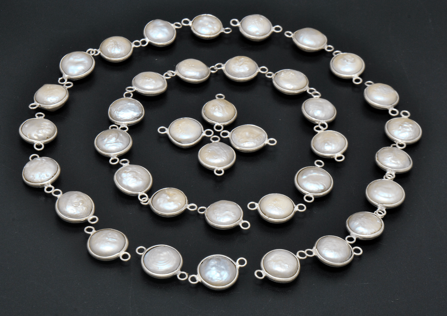 Pearl Round Double Bail Bezel Connector