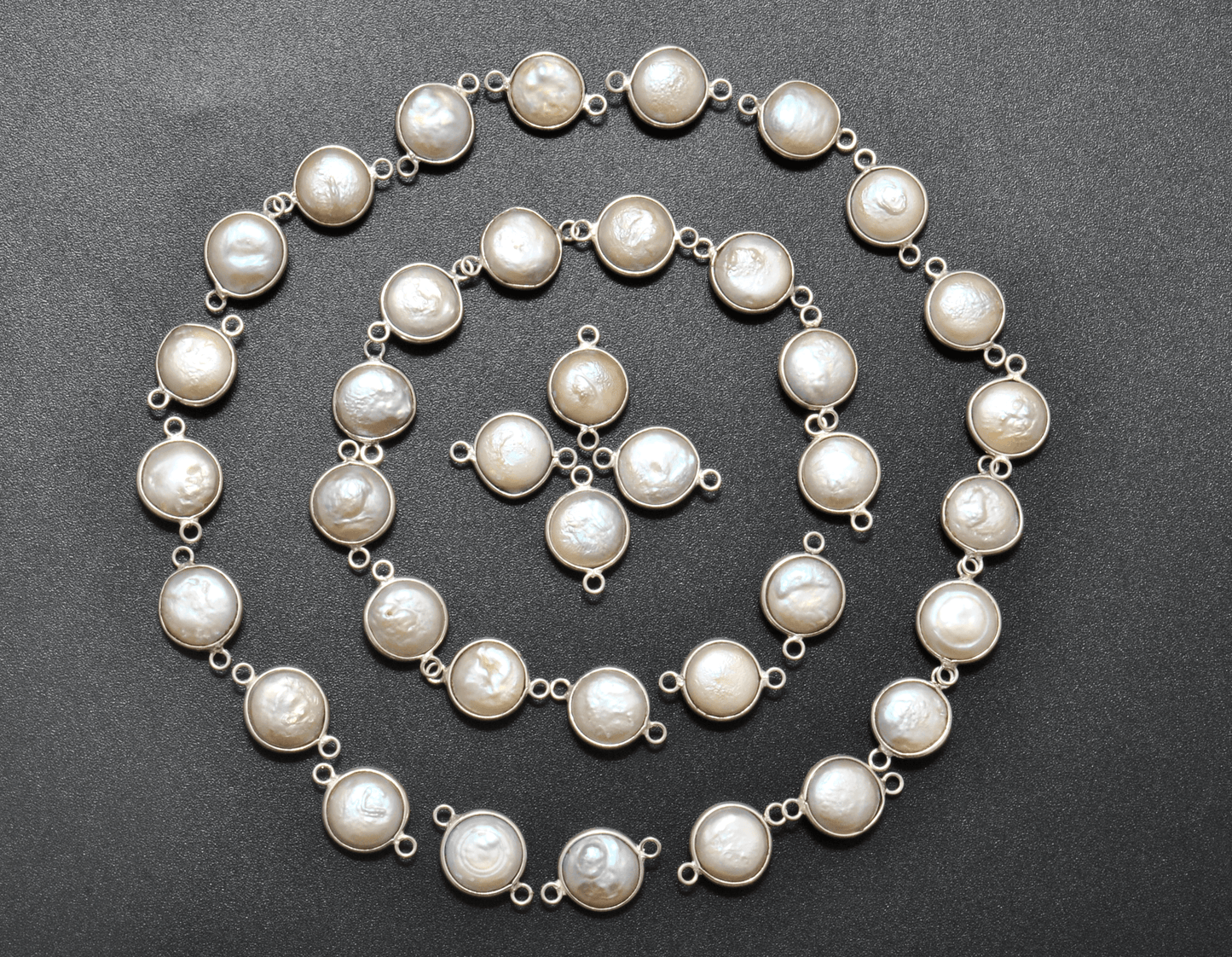 Pearl Round Double Bail Bezel Connector