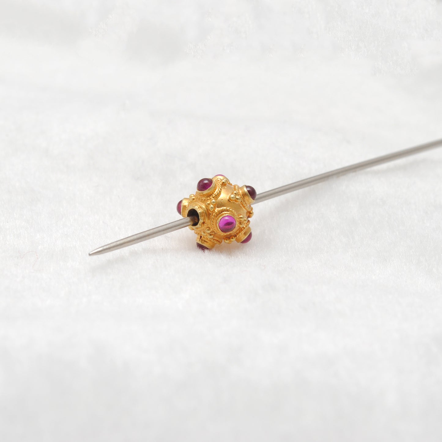 18 Karat Gold Ruby Filigree Ball Spacer Beads 8mm