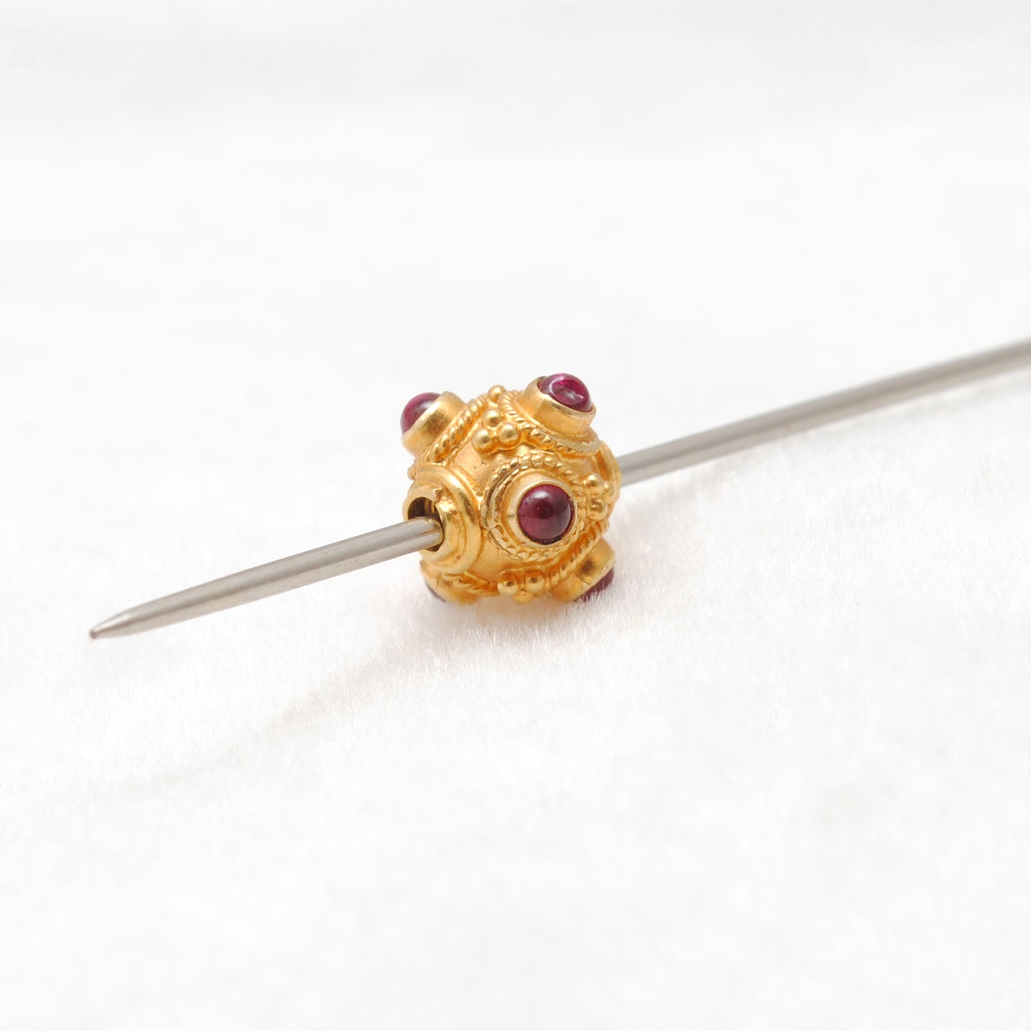 18KTT Gold Rondelle Ball Beads With Ruby Stone 7mm