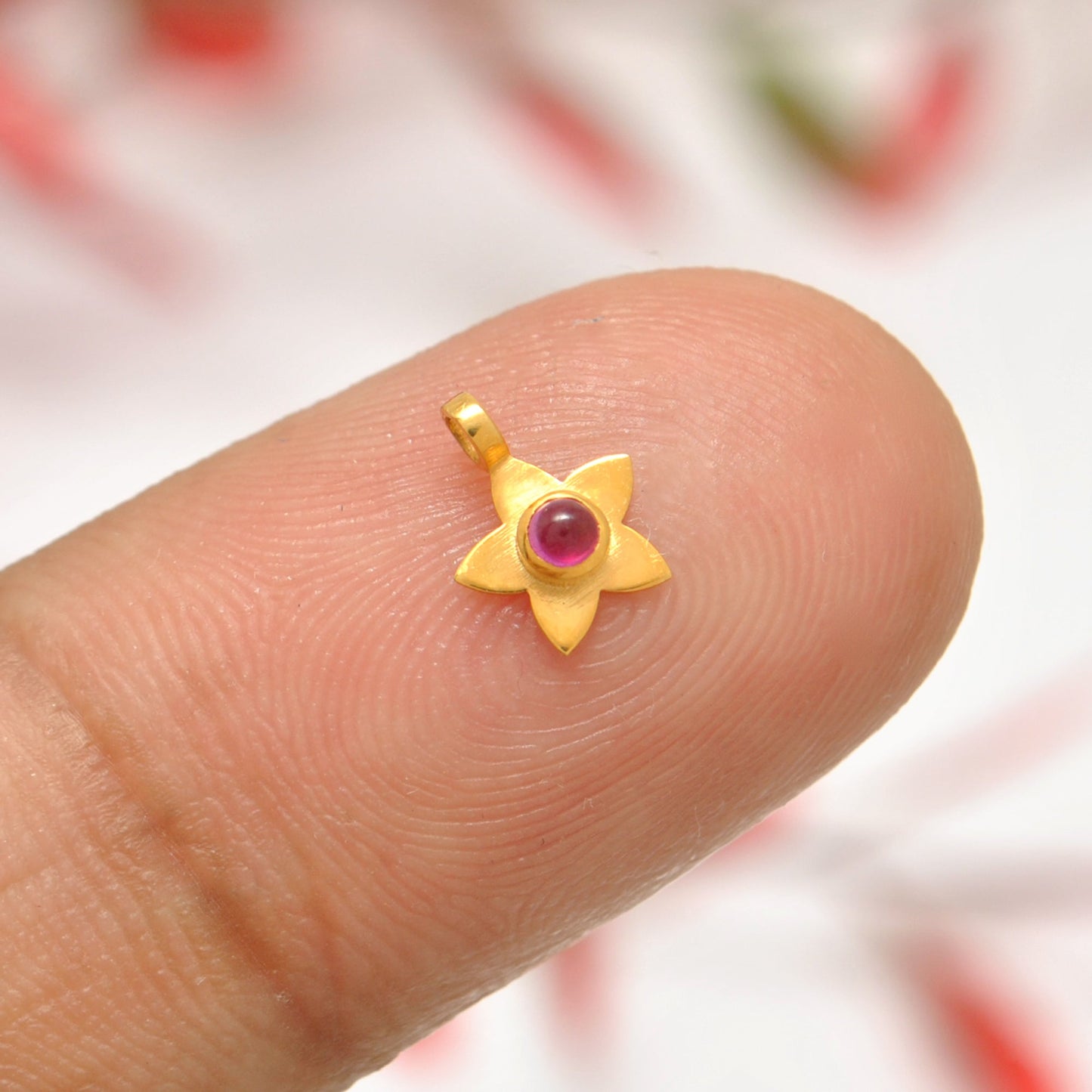 18k Solid Yellow Gold Studded Stone Star Charm 8mm - Sar Gems