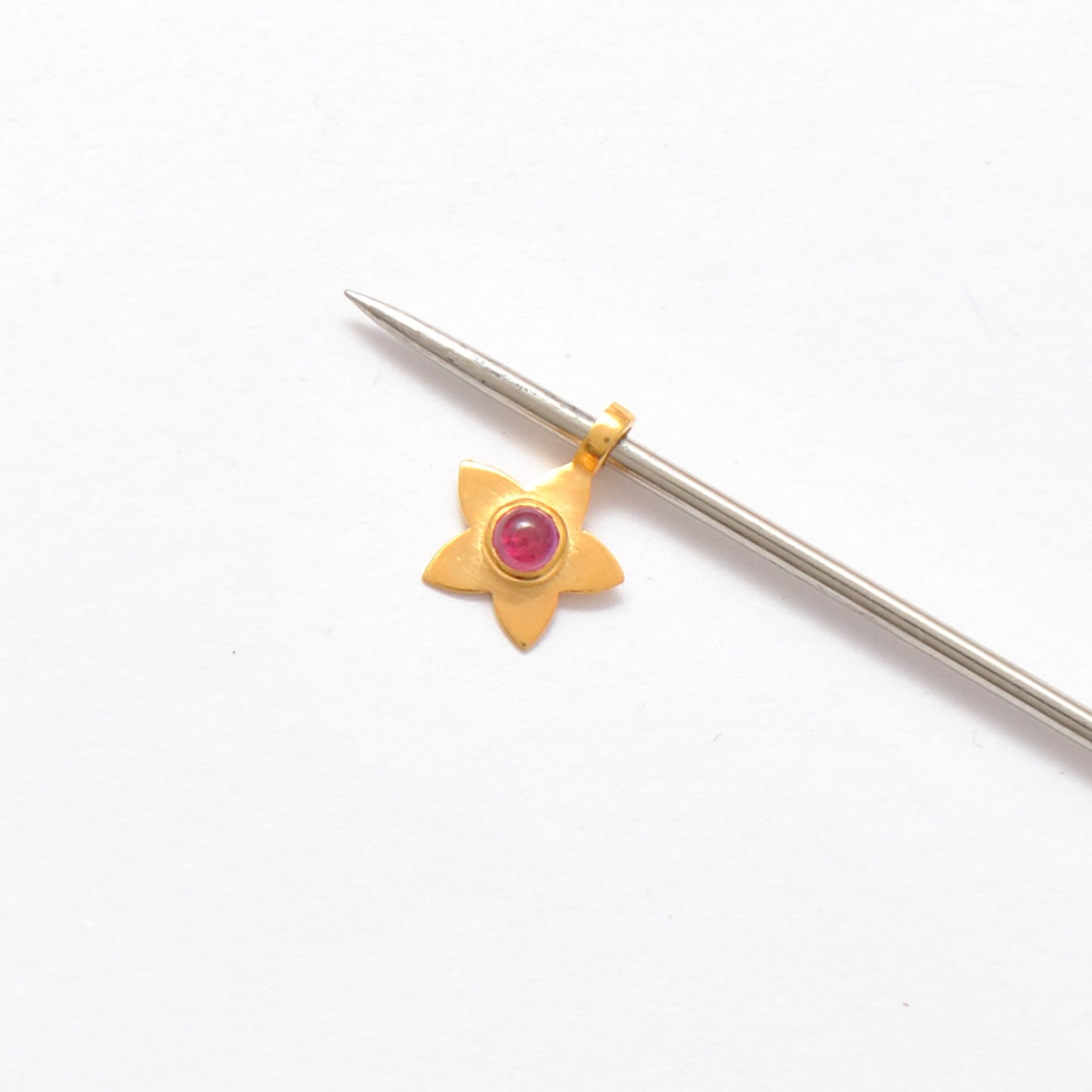 18k Solid Yellow Gold Studded Stone Star Charm 8mm - Sar Gems