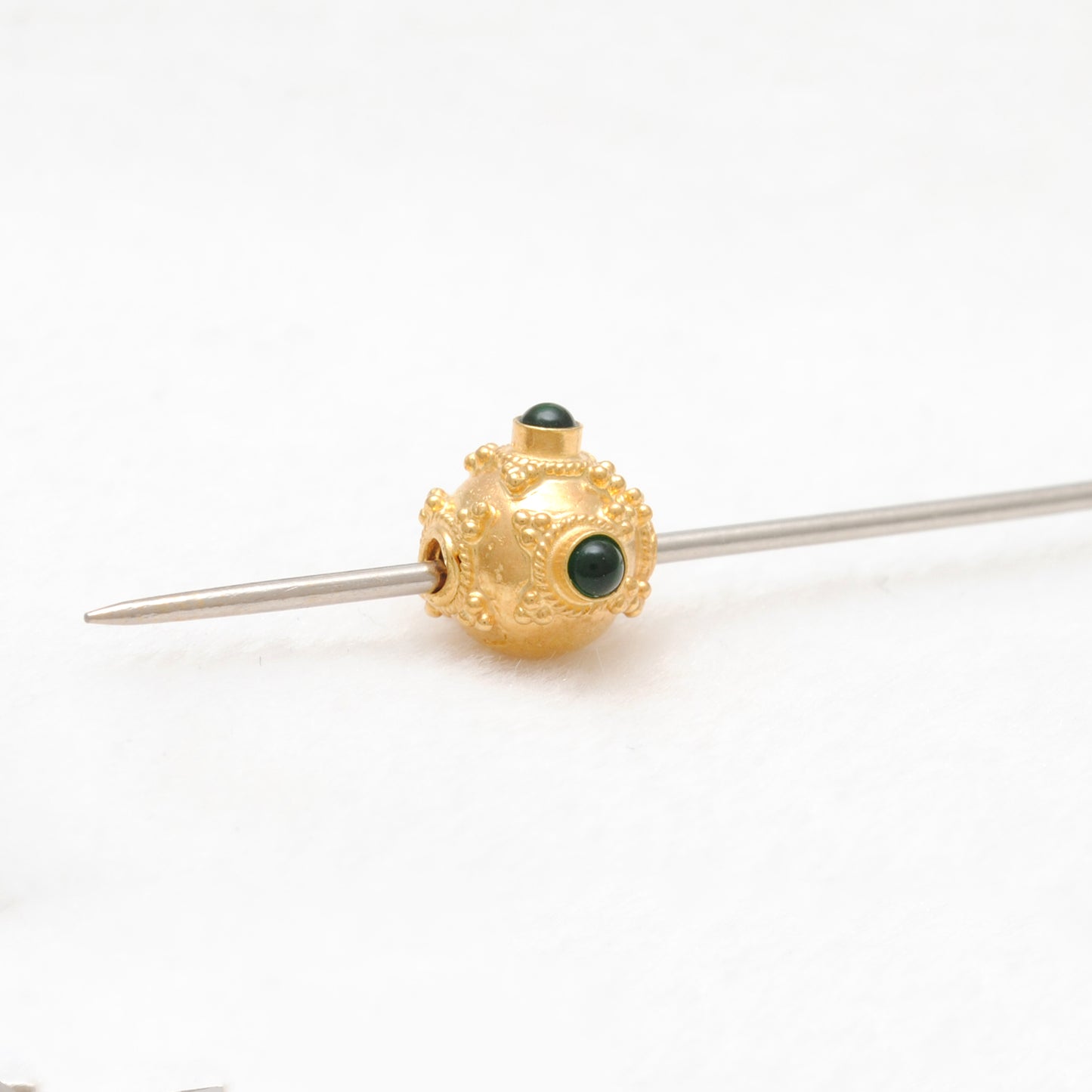 18 Carat Gold Emerald Fancy Round Beads 7.5mm