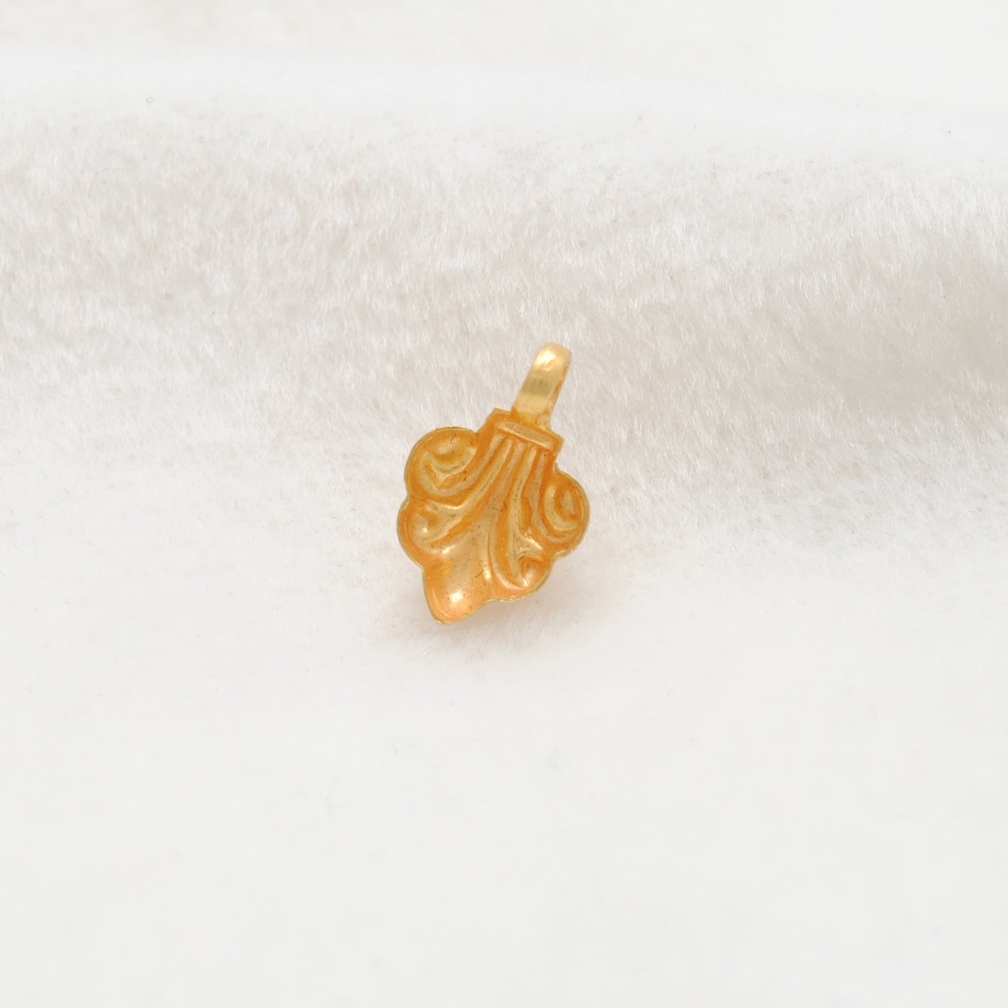 18K Solid Yellow Gold Stone Studded Women Charm Pendant