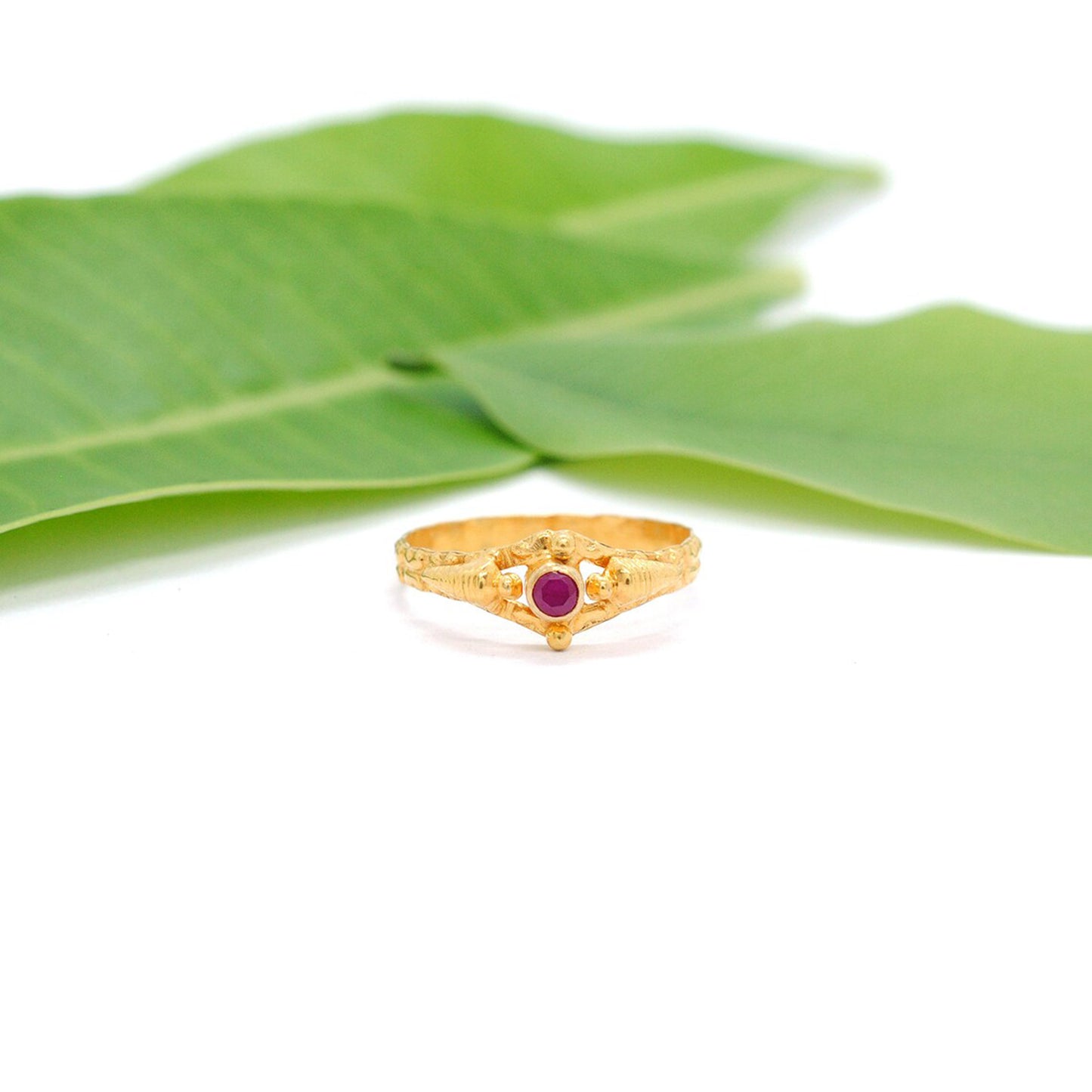 18k Solid Yellow Gold Ruby Vintage Ring 6.5 US