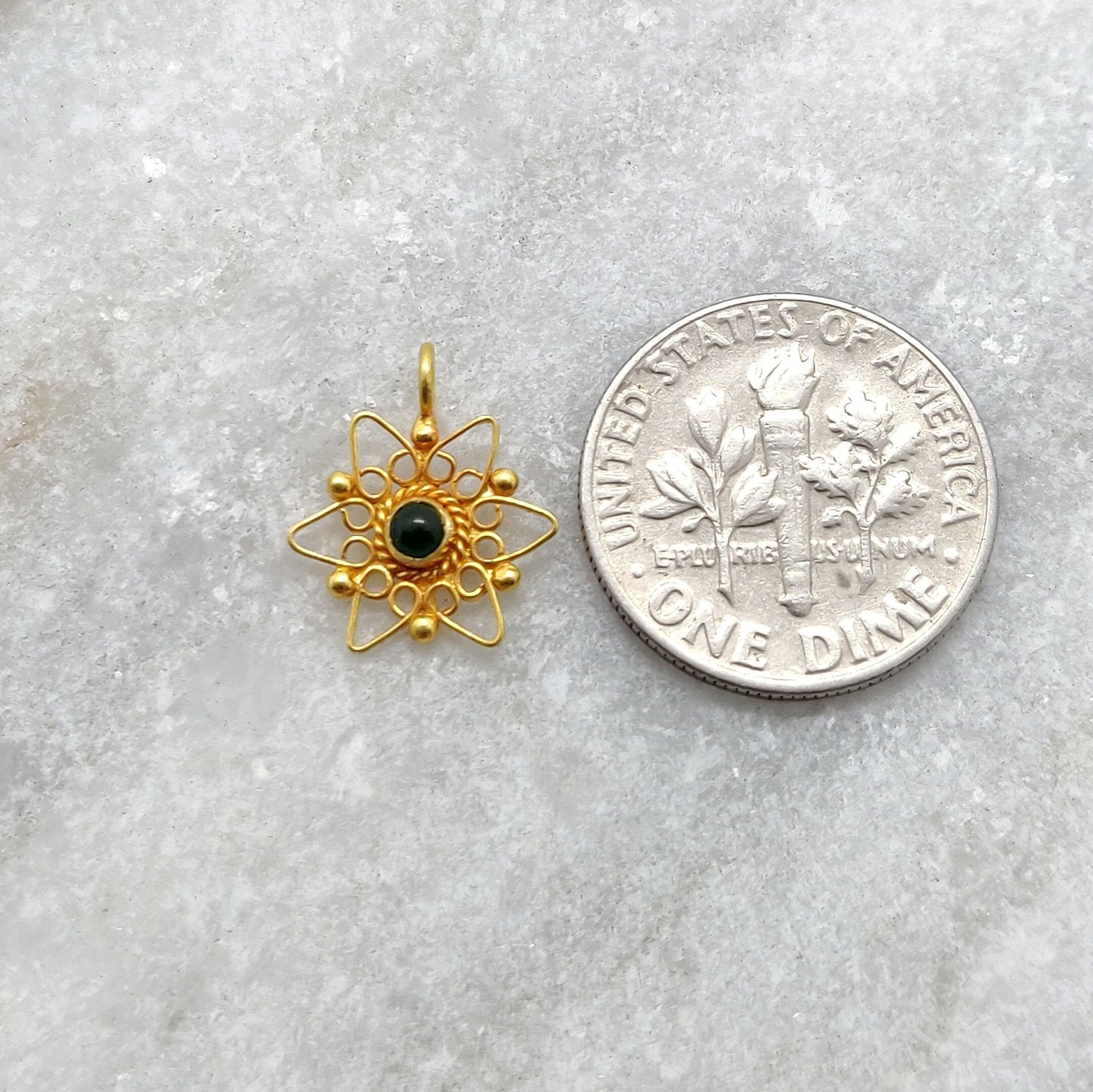 18K Solid Yellow Gold Daisy Flower Pendant