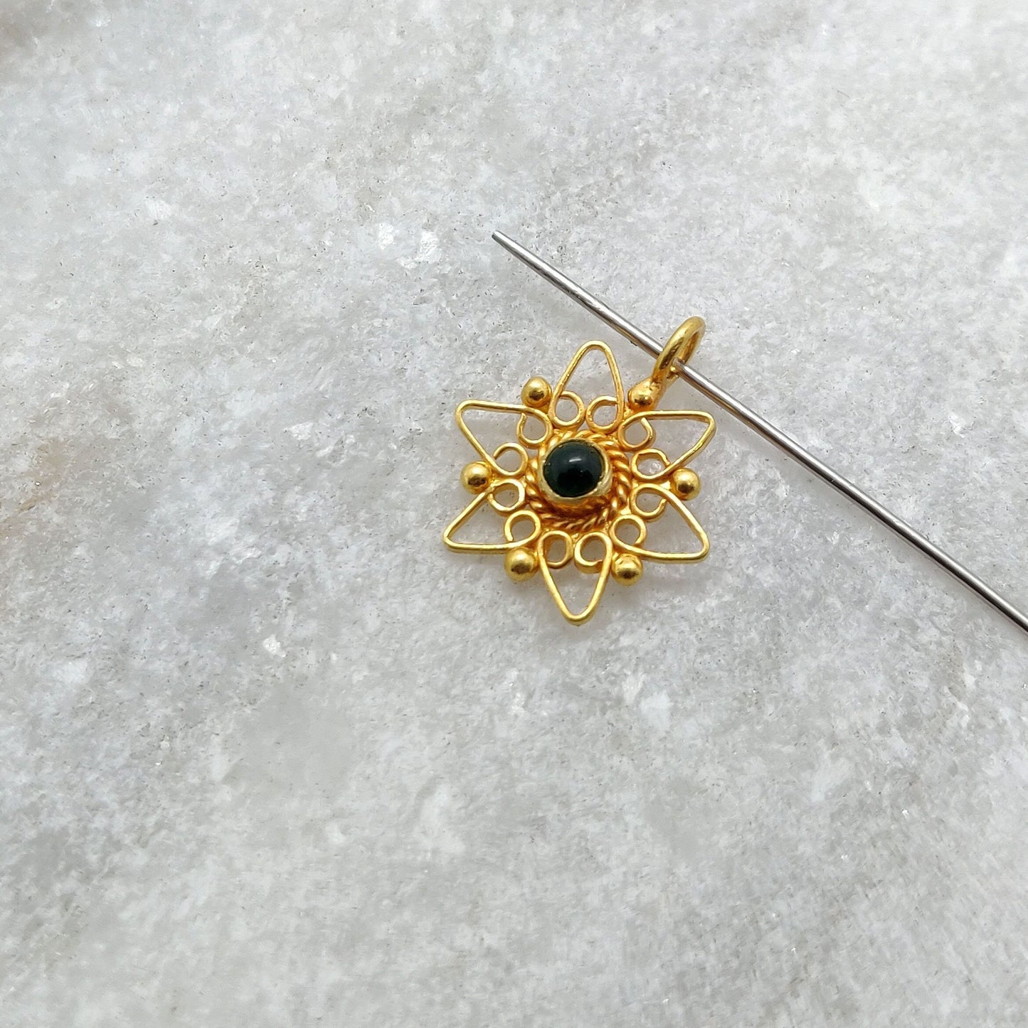 18K Solid Yellow Gold Daisy Flower Pendant