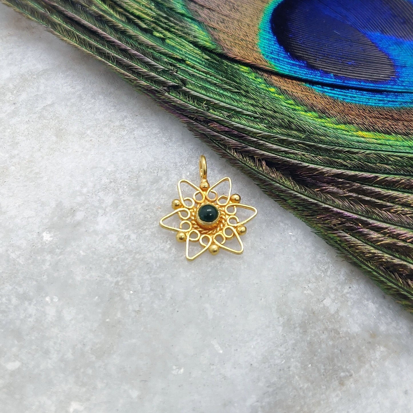18K Solid Yellow Gold Daisy Flower Pendant