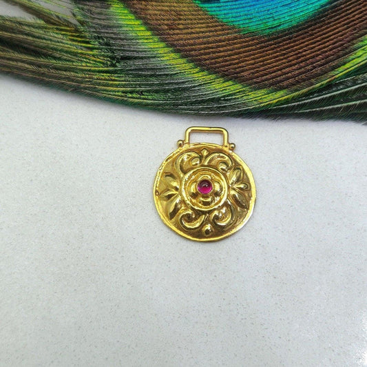 18k Solid Yellow Gold Ruby Vintage Pendant