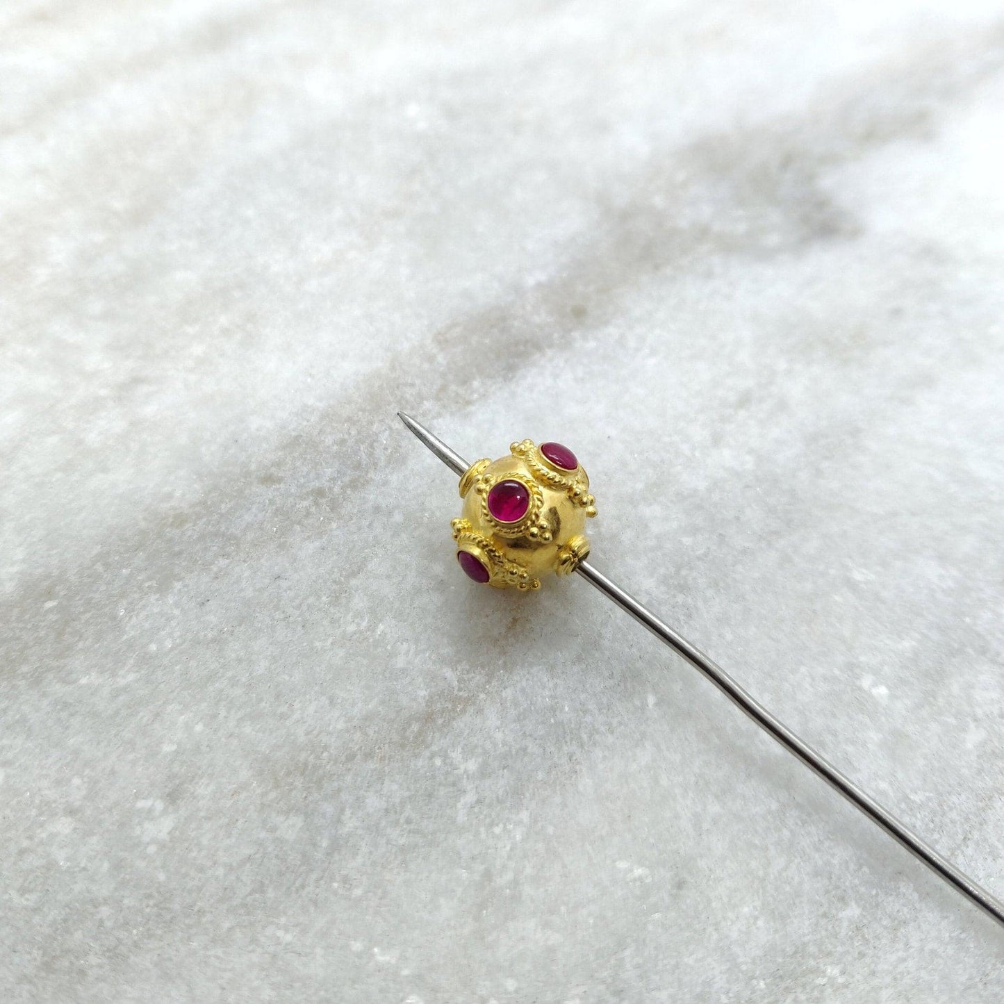 18 Karat Gold Ruby Round Spacer Beads 11mm