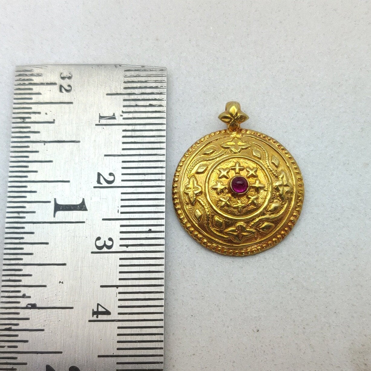 18k Yellow Gold Vintage Ruby Charm Pendant