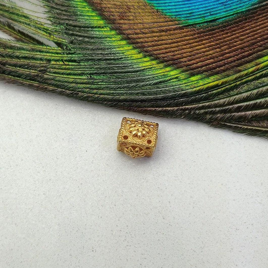 18 Karat Solid Yellow Gold Antique Triangle Gold Spacer Bead 7mm