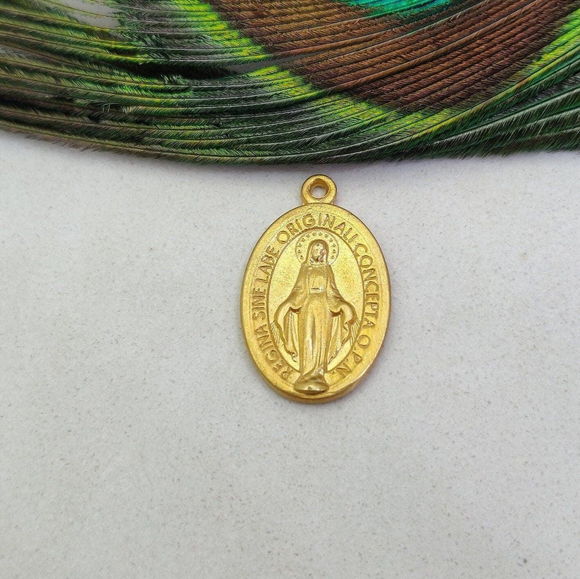 Vintage 18k Gold Religious Charm Pendant
