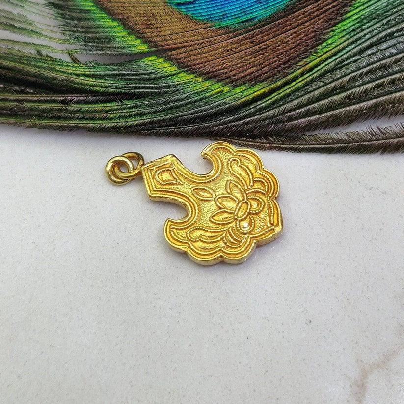 Solid 18k Yellow Gold Floral Style Vintage Pendant