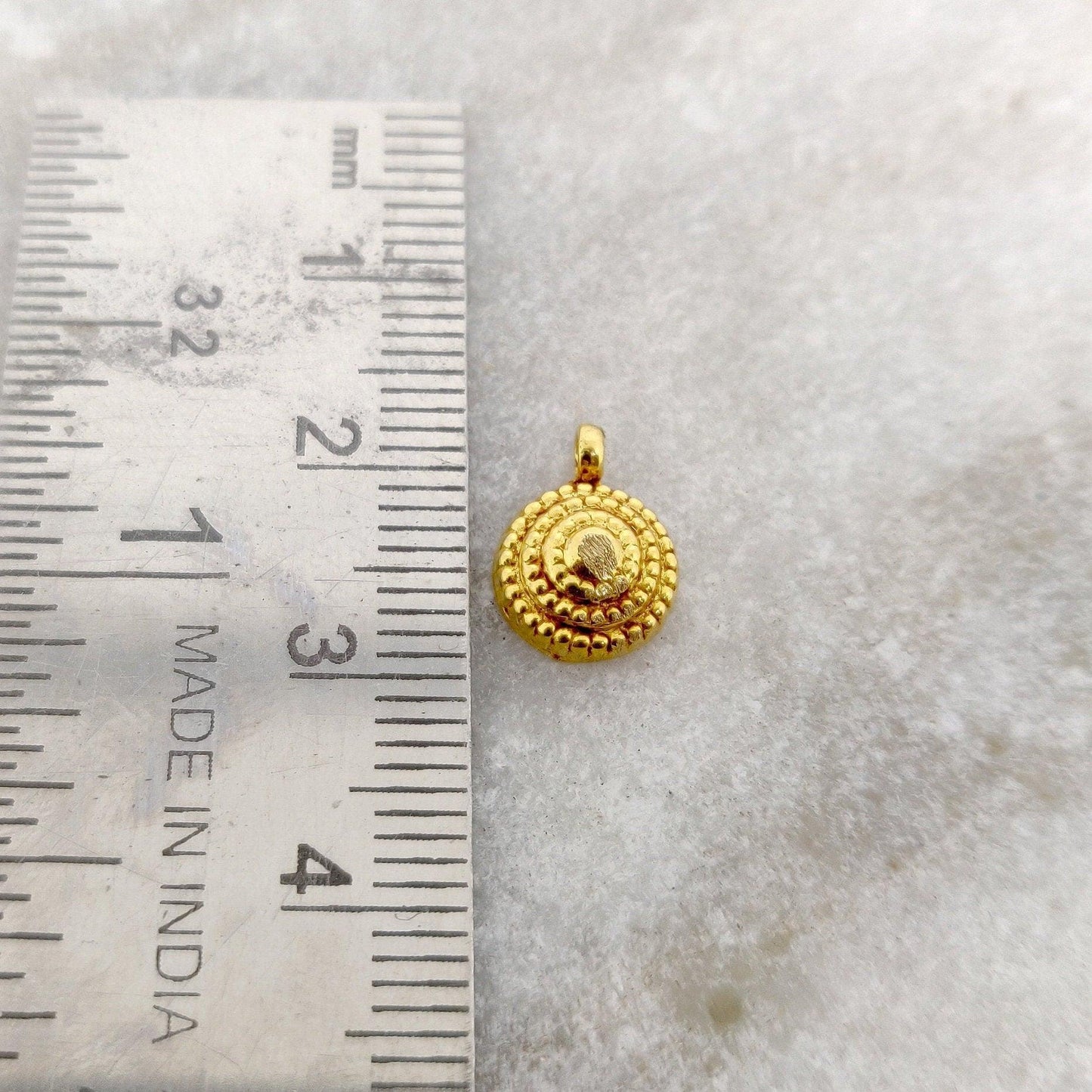 18k Solid Yellow Gold Dainty Charm Pendant 4x8mm - Sar Gems