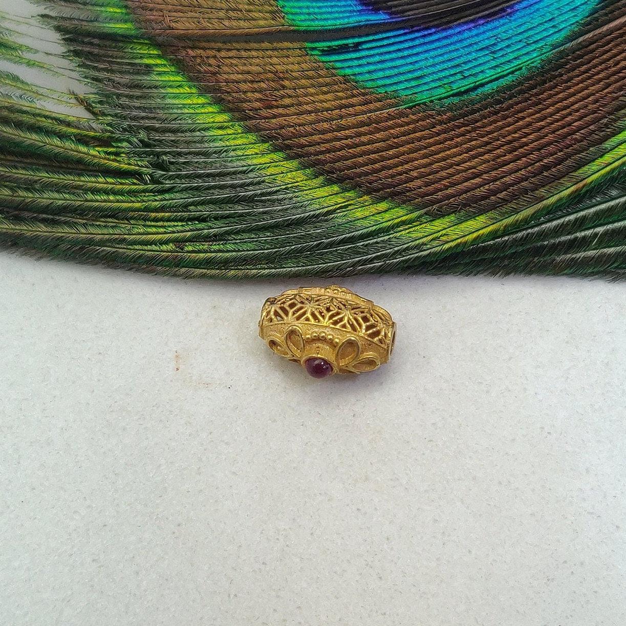 18 Karat Gold Oval Beads with Stone Inlay - 11x7.5 mm