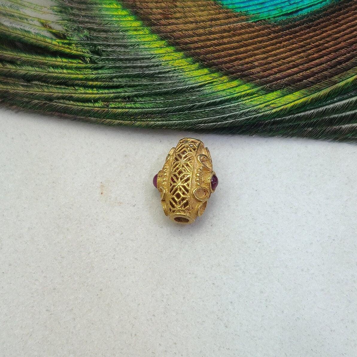 18 Karat Gold Oval Beads with Stone Inlay - 11x7.5 mm