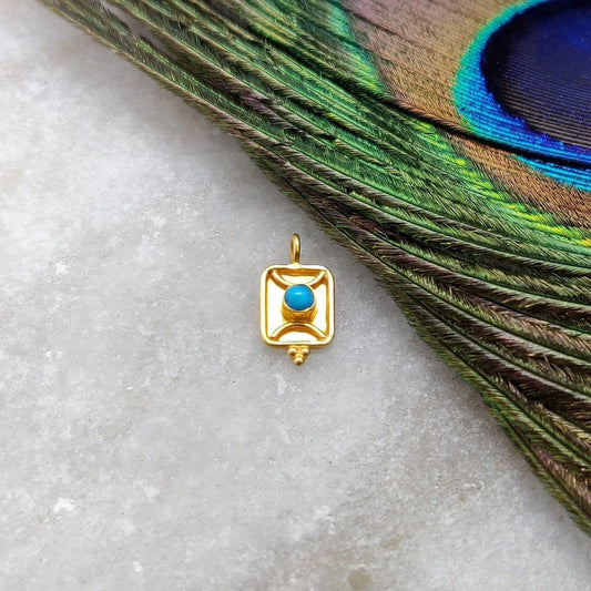 Handmade 18k Yellow Gold Charm Studded With Stone (6x11mm)