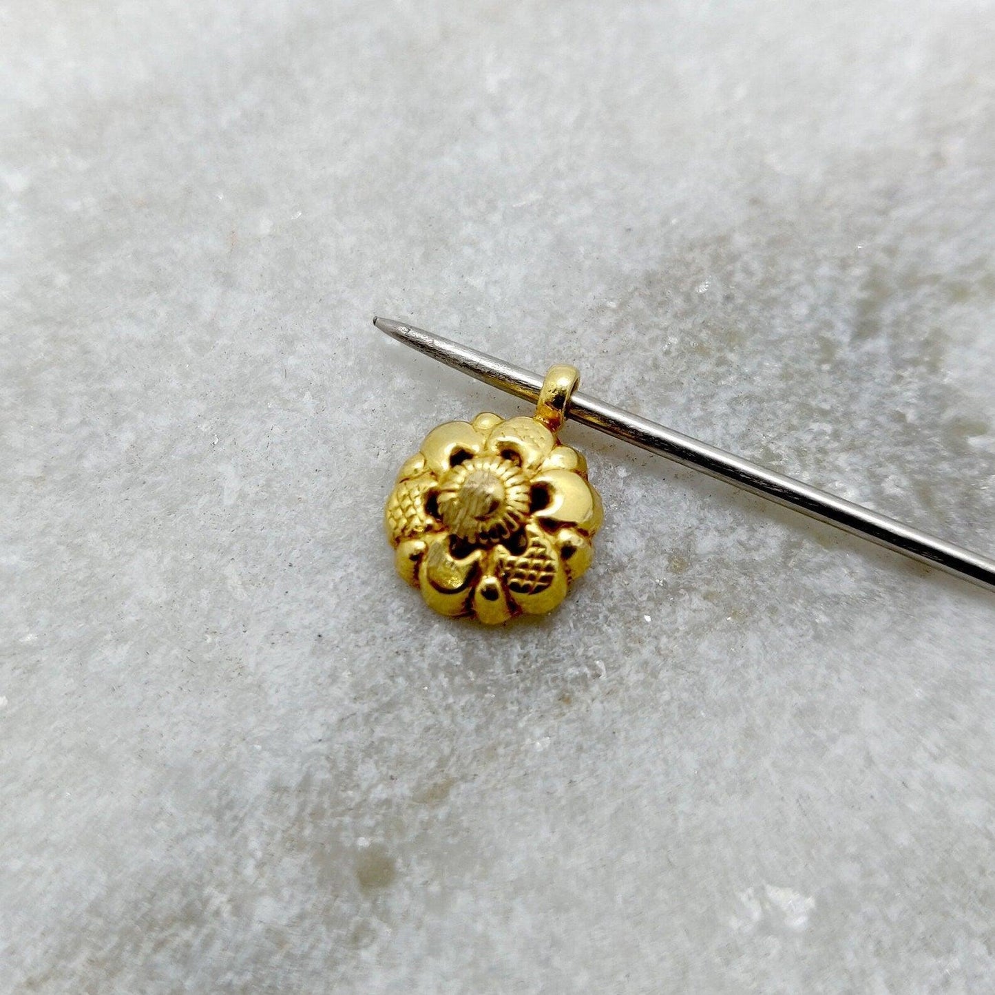 18k Solid Yellow Gold Floral Charm Pendant - Sar Gems