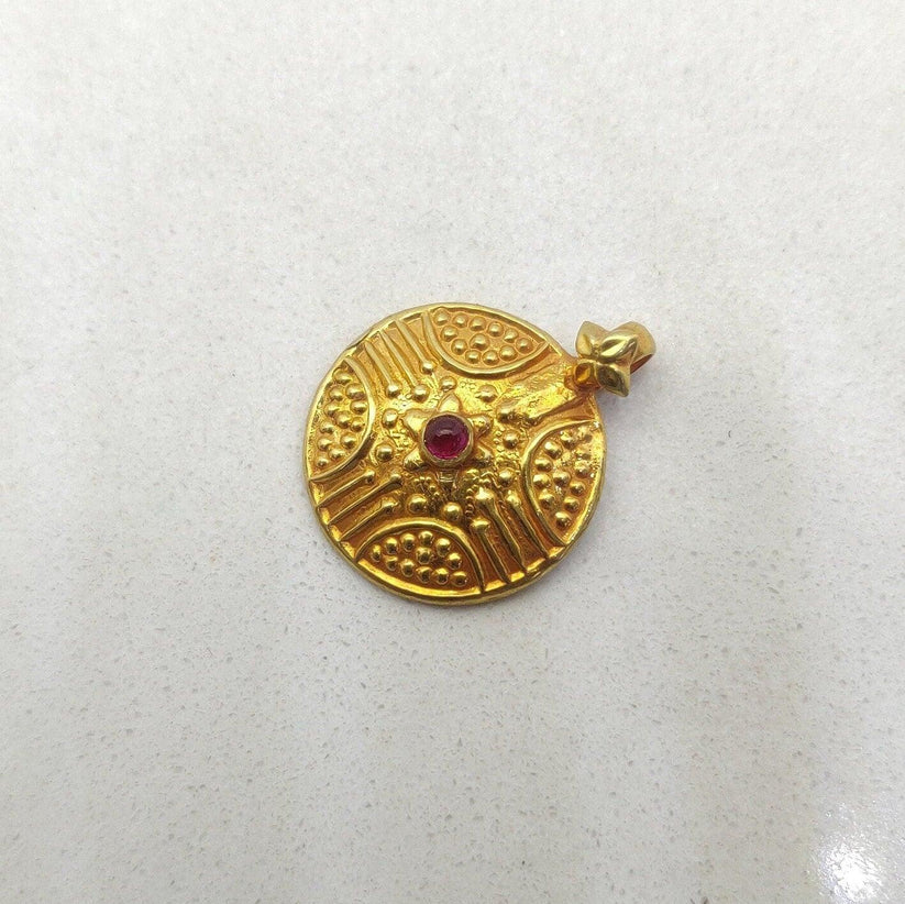 18k Solid Yellow Gold Ruby Antique Pendant 16.50mm