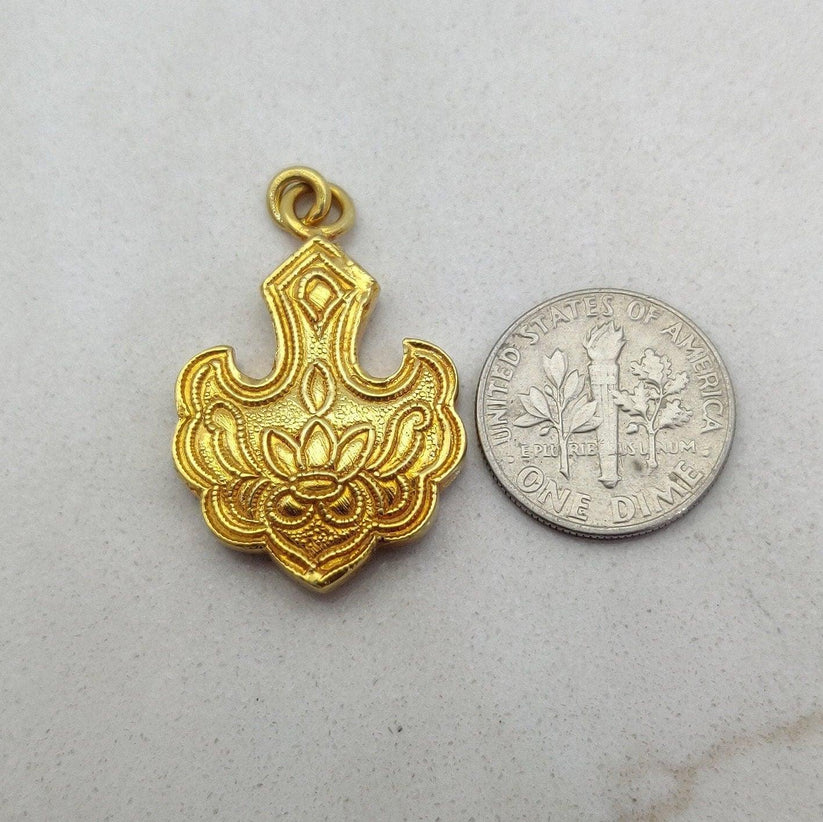 Solid 18k Yellow Gold Floral Style Vintage Pendant