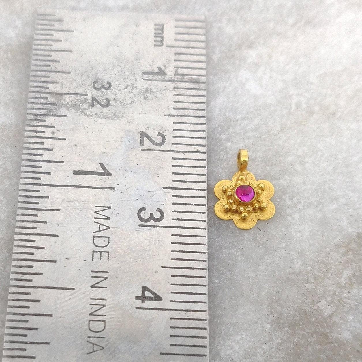 18k Gold Stone Studded Star Charm Jewelry 10mm - SAR Gems