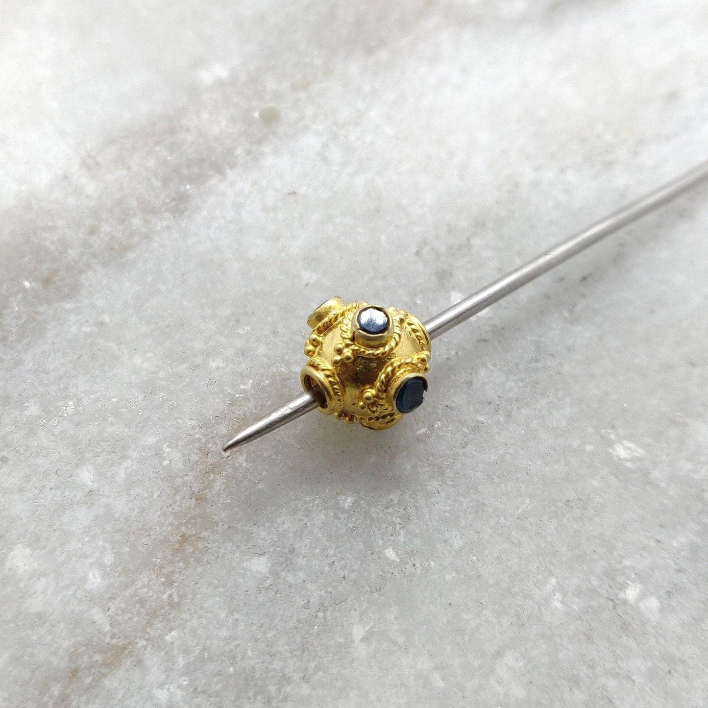 18 Carat Gold Emerald Round Spacer Beads