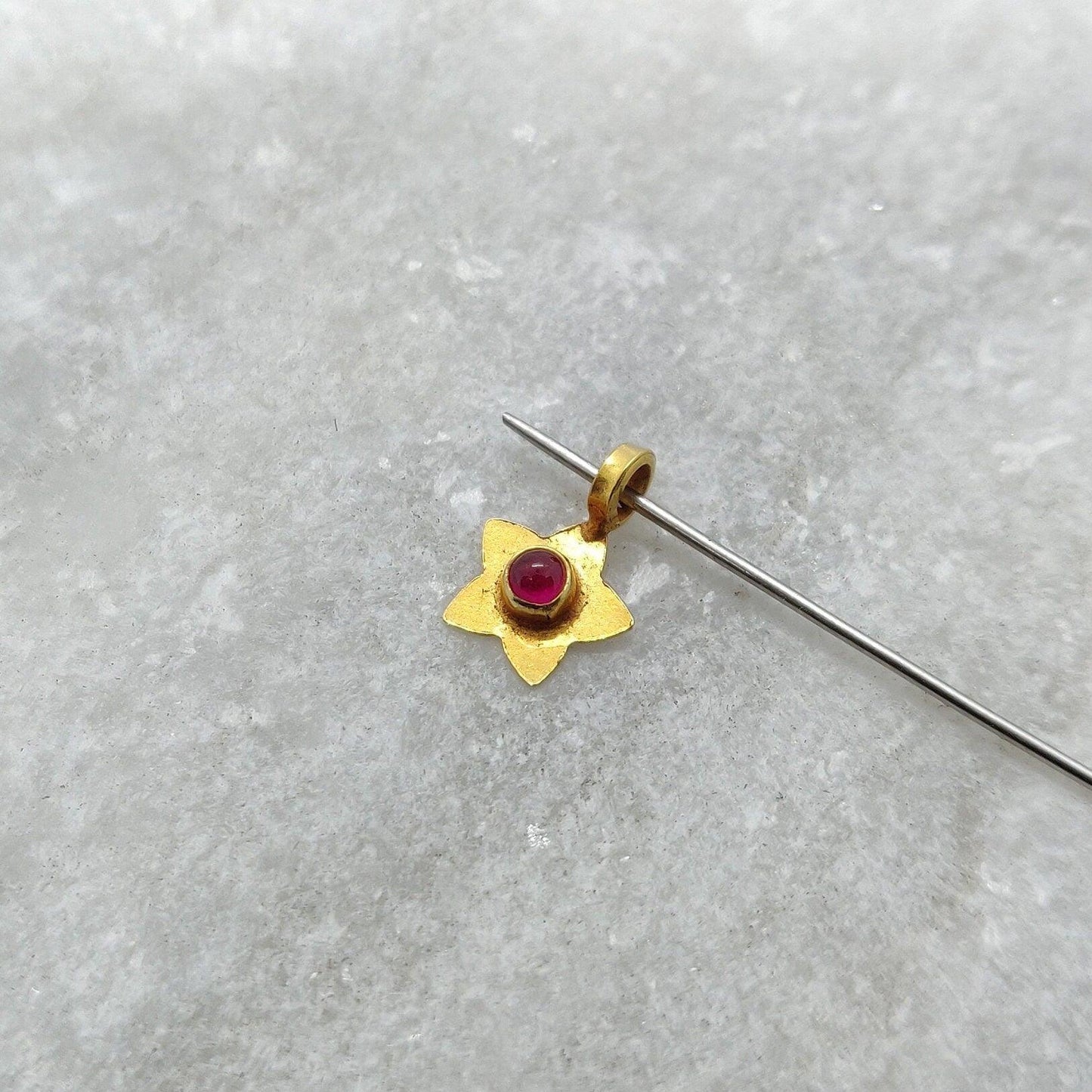 18k Yellow Gold Stone Studded Star Charm Pendant 9mm - Sar Gems