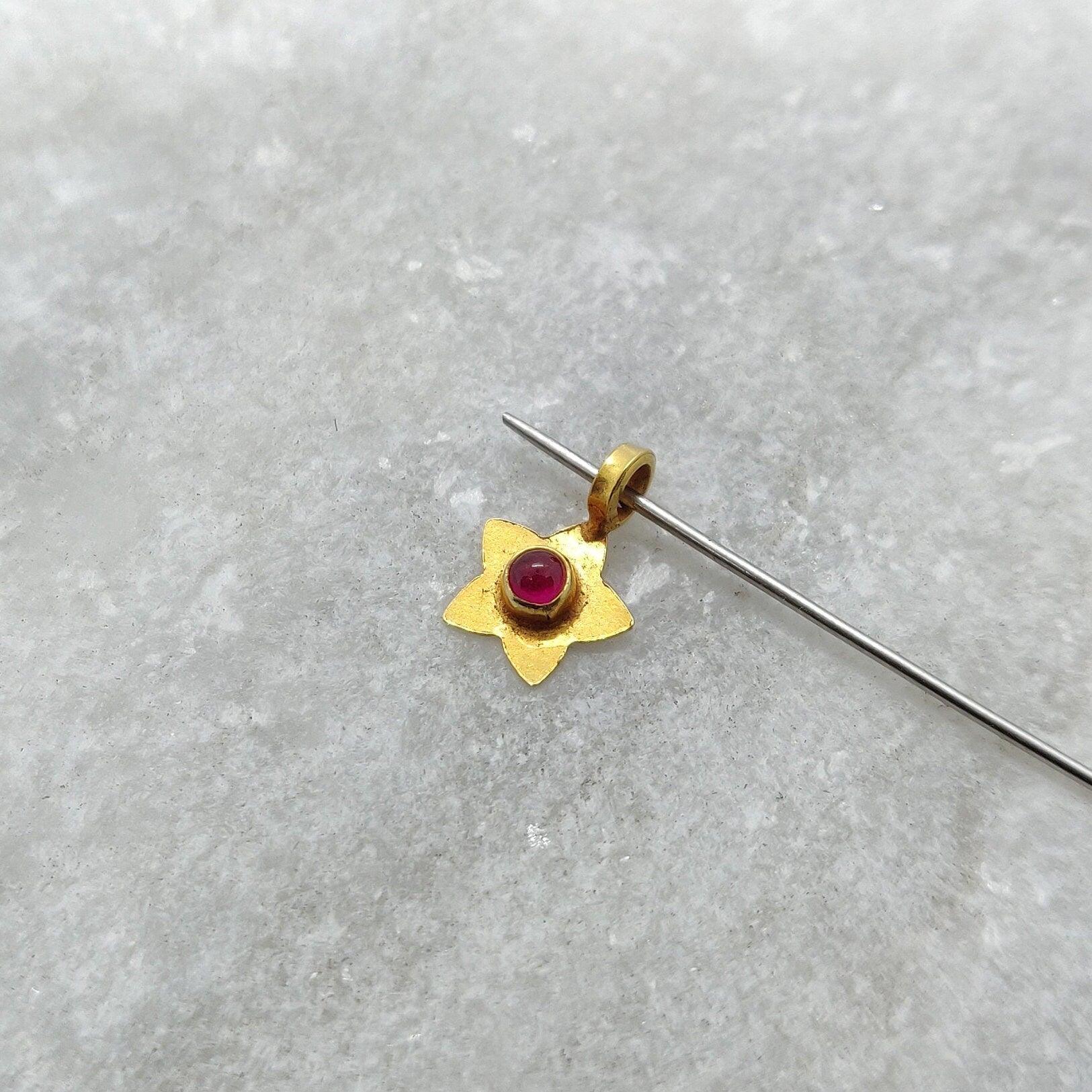 18k Yellow Gold Stone Studded Star Charm Pendant 9mm - Sar Gems