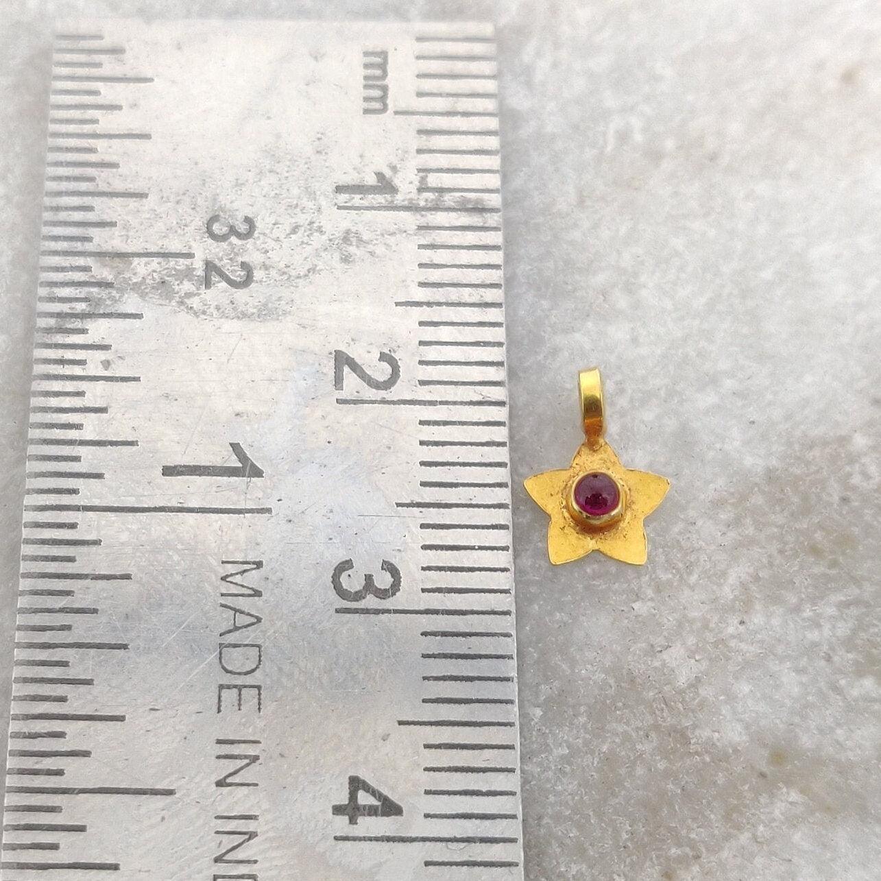 18k Yellow Gold Stone Studded Star Charm Pendant 9mm - Sar Gems