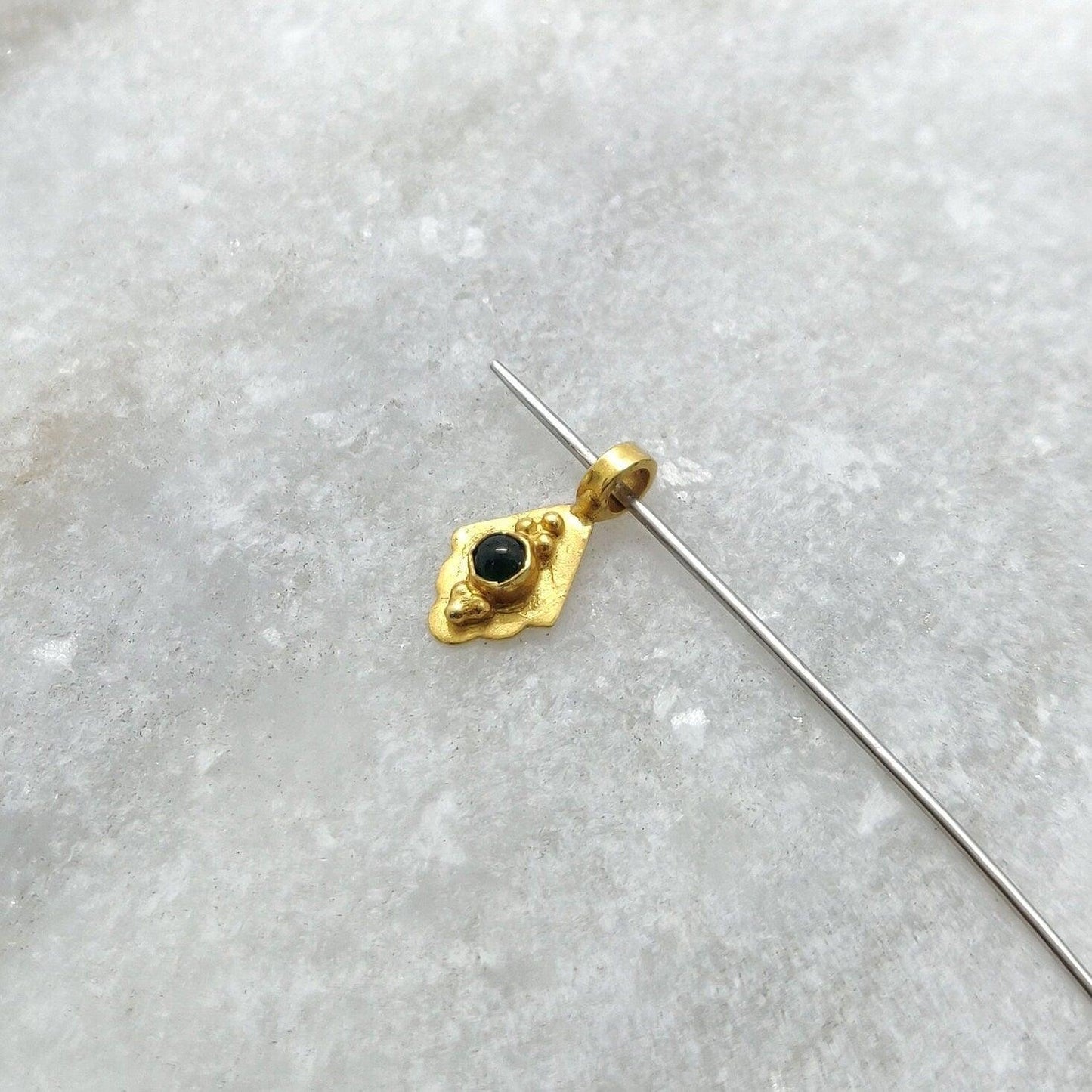 18k Solid Yellow Gold Fancy Charm Pendant 5x10mm - Sar Gems