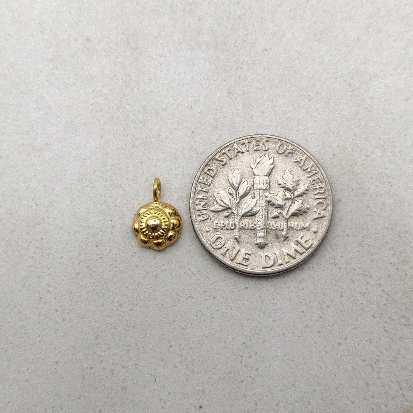 18k Solid Yellow Gold Fancy Carved Charm Pendant 9mm - Sar Gems