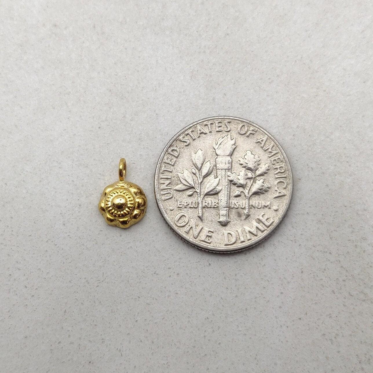 18k Solid Yellow Gold Fancy Carved Charm Pendant 9mm - Sar Gems