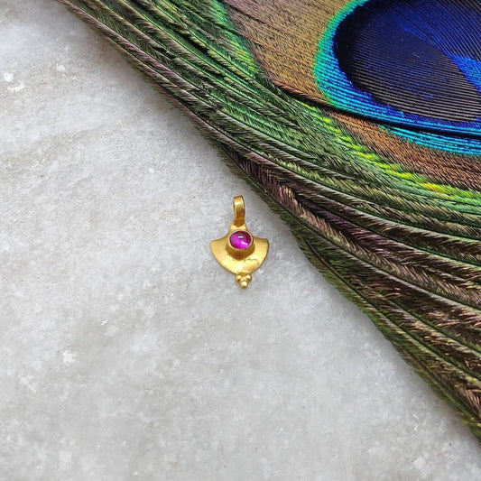 Graceful 18K Gold Fancy Charm 6x9mm