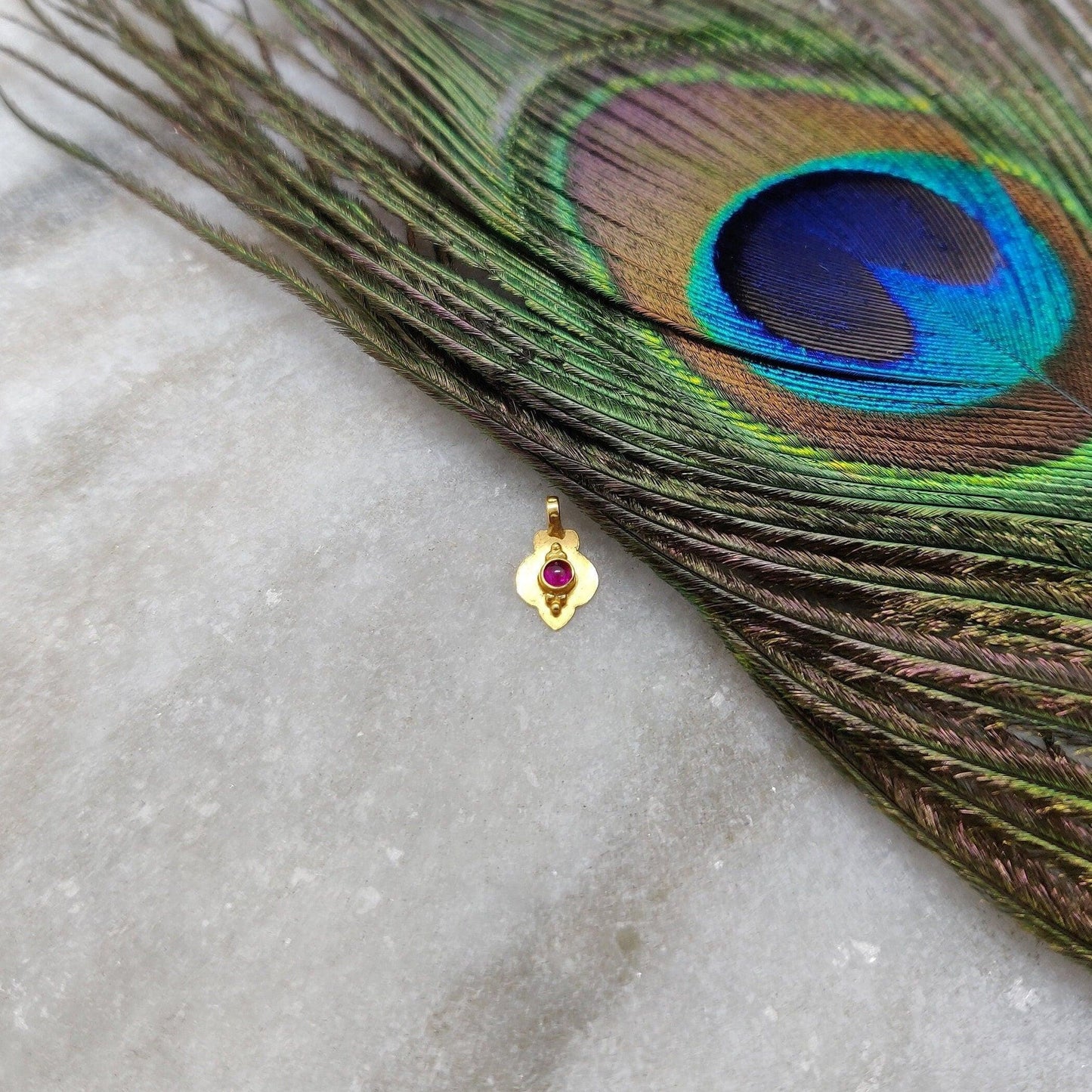 Stylish 18K Gold Fancy Charm 6x10mm